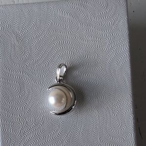 Elegant Silver Pearl Pendant